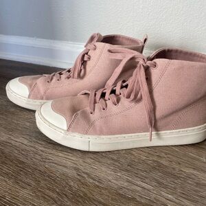 Very lightly worn mauve sneakers